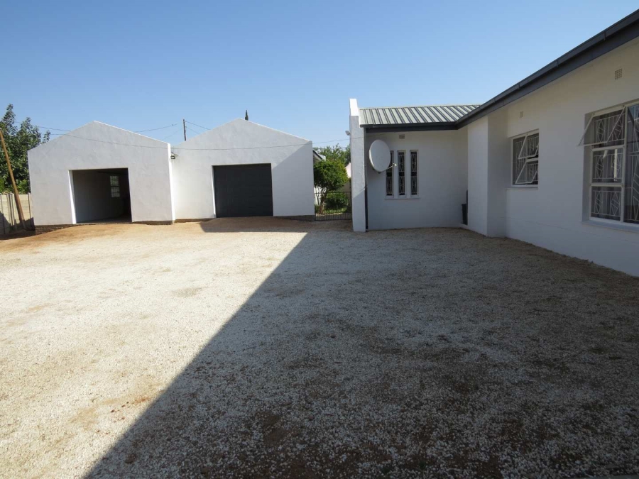 4 Bedroom Property for Sale in Kakamas Northern Cape